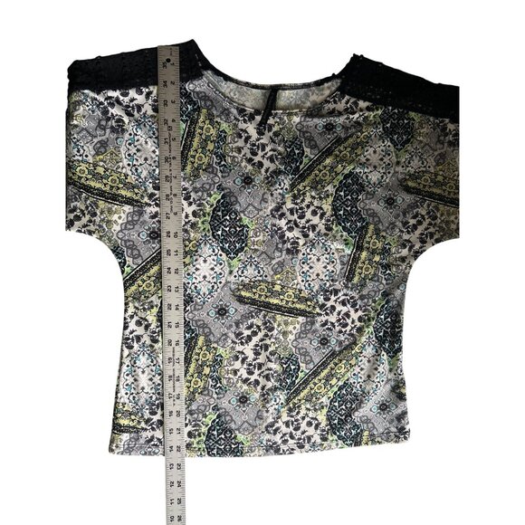Bleeker & McDougal Womens Patterned Short Sleeve Top Lace Shoulder Design PS - Picture 7 of 7